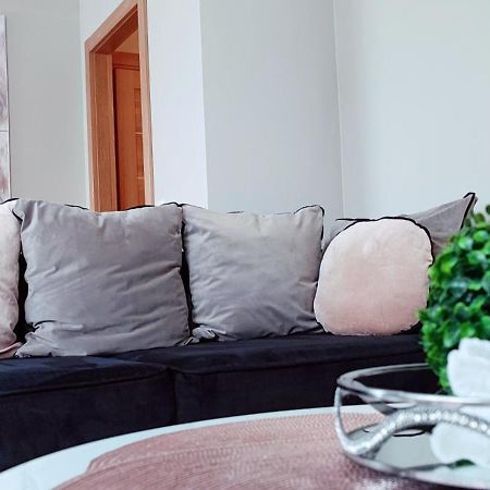 Cosmopolitan Apartament Z Bezplatnym, Prywatnym Parkingiem W Hali Garazowej ทอรูน ภายนอก รูปภาพ