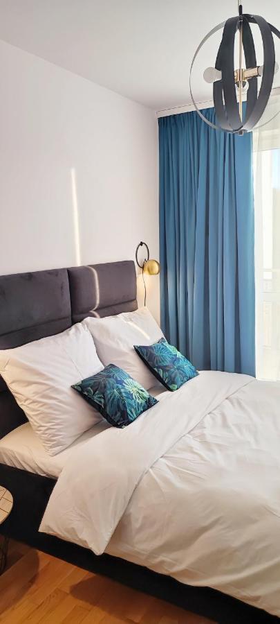 Cosmopolitan Apartament Z Bezplatnym, Prywatnym Parkingiem W Hali Garazowej ทอรูน ภายนอก รูปภาพ