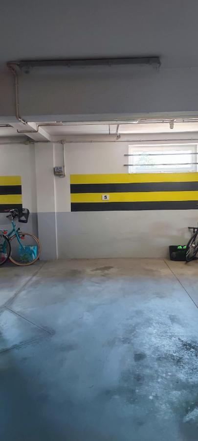 Cosmopolitan Apartament Z Bezplatnym, Prywatnym Parkingiem W Hali Garazowej ทอรูน ภายนอก รูปภาพ