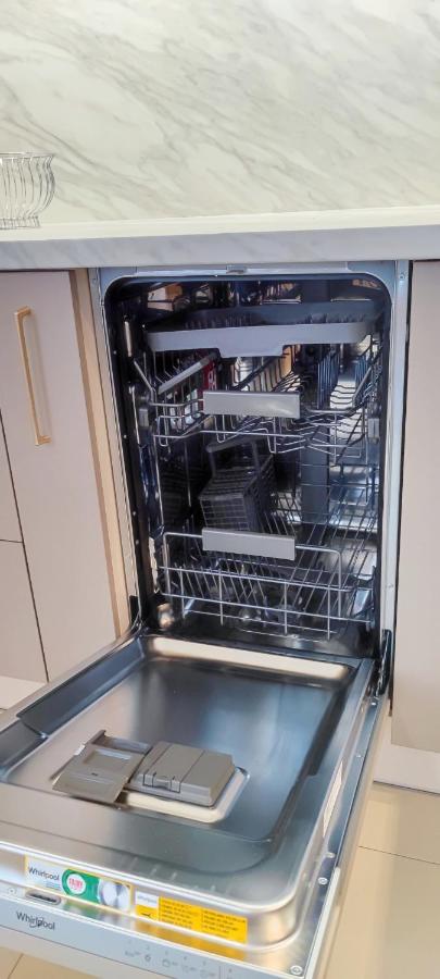 Cosmopolitan Apartament Z Bezplatnym, Prywatnym Parkingiem W Hali Garazowej ทอรูน ภายนอก รูปภาพ